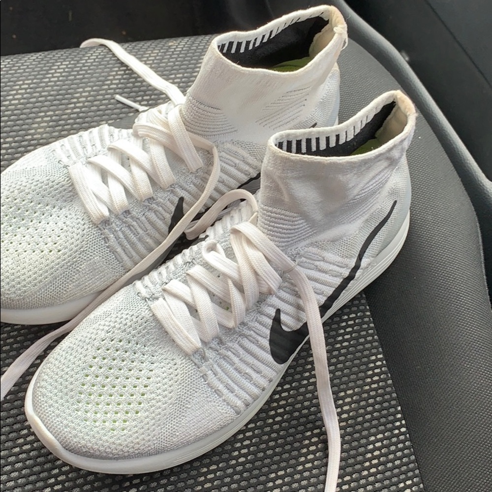 NIKE LUNAREPIC FLYNIT SNEAKERS